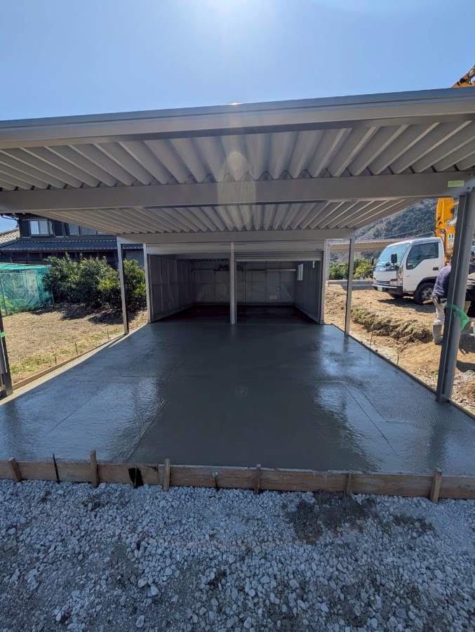 ガレージ工事　イナバガレーディア2連棟/ヨドラヴィージュ2連棟/ヨドカーポート2台用×２棟の写真